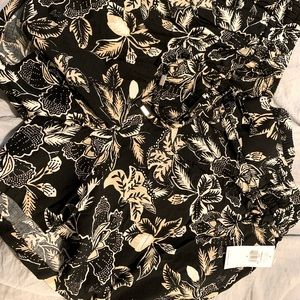 NWT Women’s Old Navy fluid shorts